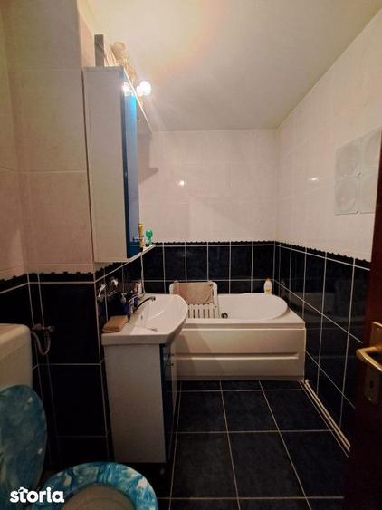 Apartament cu 3 camere, decomandat, etajul 4 cu acoperis si garaj - 2