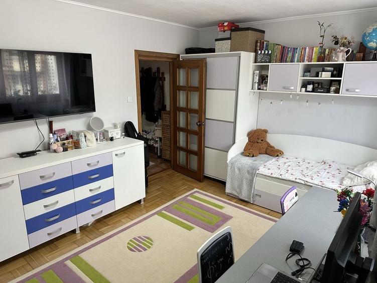 Vand apartament cu 2 camere, decomandat, la etajul 1, 52mp + 8 mp balcon - 8