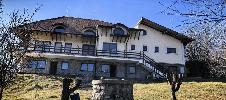 Vila/Pensiune 620mp  , teren generos 3862mp , priveliste de top , neopturata - 32