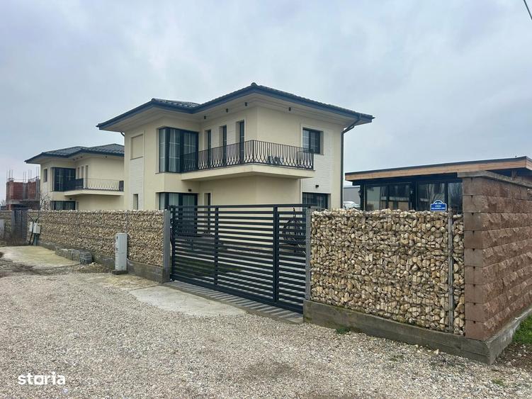 Vand casa individuala cu trei dormitoare si doua bai - 1