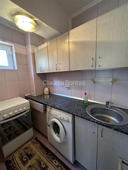 Garsonieră decomandată, mobilată în Baza 3 Garsonieră decomandată, mobilată în Baza 3
