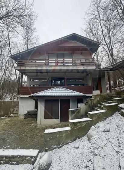 Casă / Vilă cu 7 camere de vânzare - 1