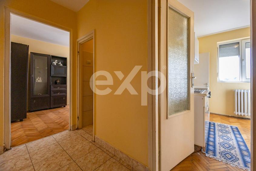 Apartament cu 3 camere semidecomandat în Șagului