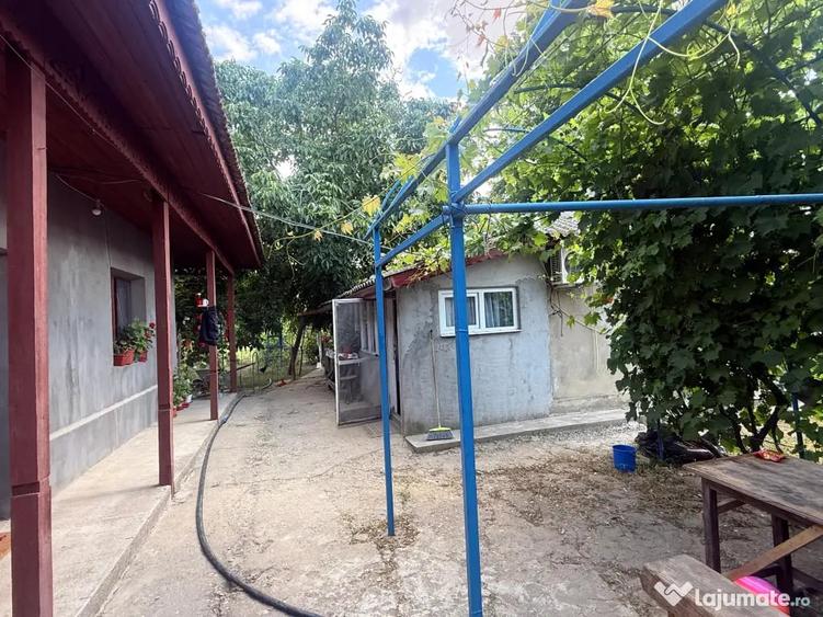 Casă cu 3 camere în Platonești