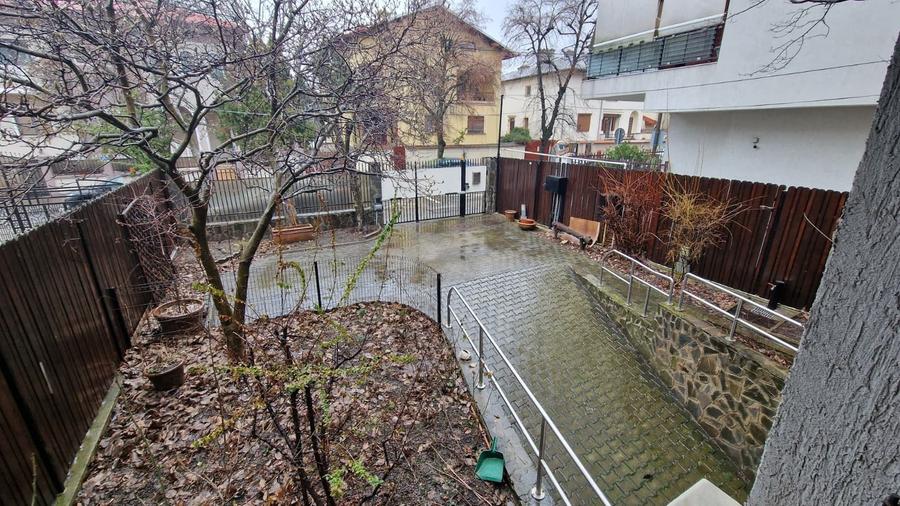 Vila singur curte - 1