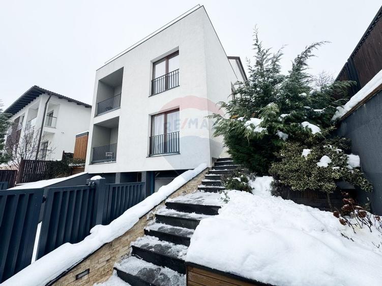 Vilă ultrafinisată cu două unități locative în zona Gruia - 15