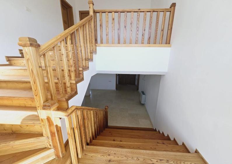 Casa tip duplex- Garaj cu rampa - 5 min de STV - Statie dedurizare - t - 10