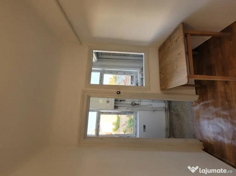 Apartament la curte, 13 septembrie - 4