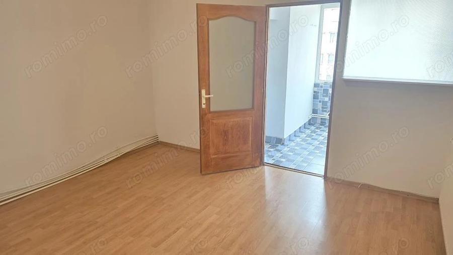 Vand garsoniera in Deva, zona I. Maniu, suprafata utila 31 mp, usa metalica, usi interioare - 7