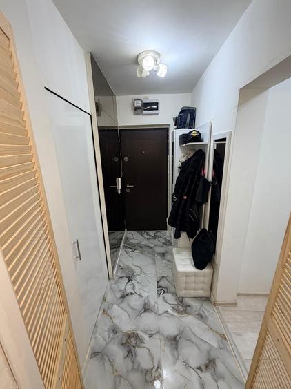 PROPRIETAR ! Vand Apartament 3 camere - 8