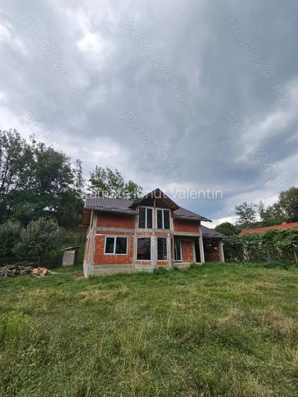Casa noua la ro?u, 231mp, teren 1067mp, garaj