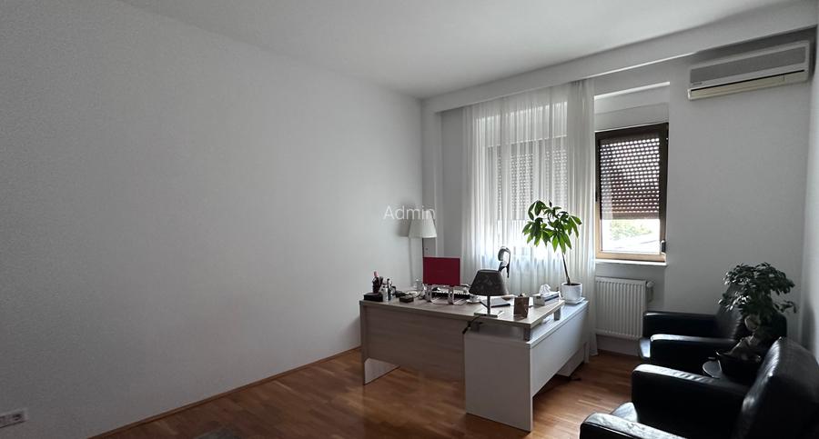 Bloc nou. 4 camere decomandate.Langa parcul Herestrau.