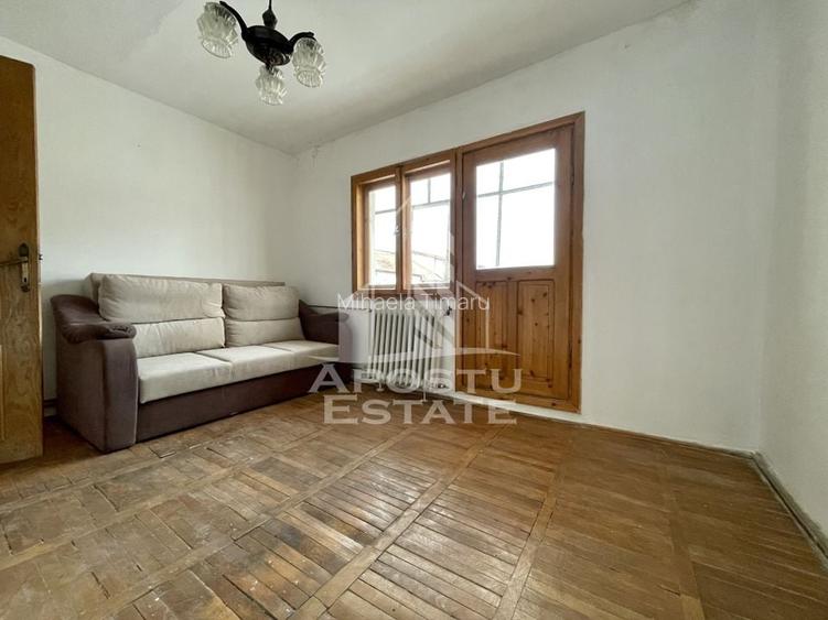 Apartament cu 3 camere decomandat, mobilat în Buziașului