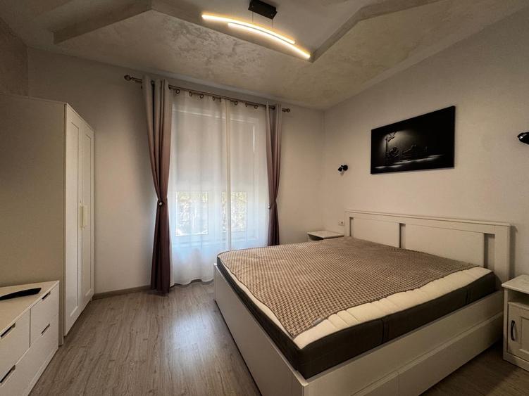 Apartament cu 2 camere decomandat în Podul de Fier