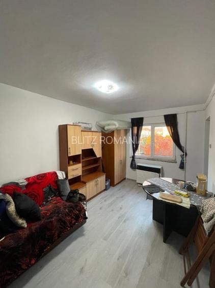 Garsoniera, 23 mp, etaj 4, zona Motorului