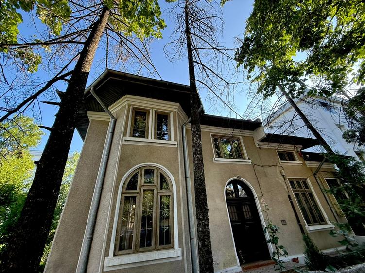 Vila in zona Băneasa, în imediata vecinătate a Parcului Herăstrău 7 camere - 1