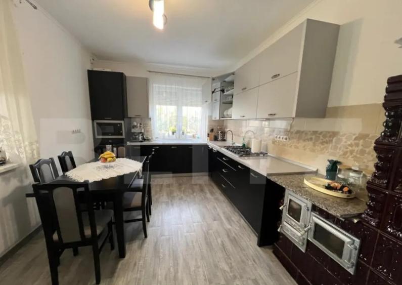 Casa, de vanzare, cu 4 dormitoare + garsoniera, 266 mp util - 9