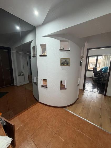 Inchiriez apartament cu 3 camere ultracentral - 2