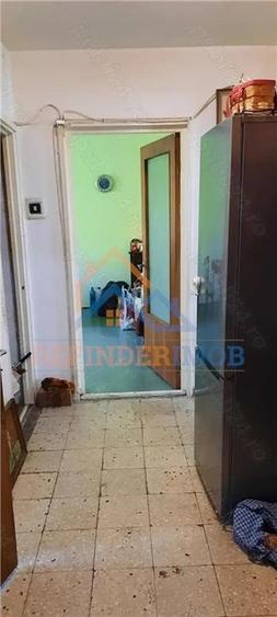 Apartament de vanzare cu 3 camere, zona Ozana - 2