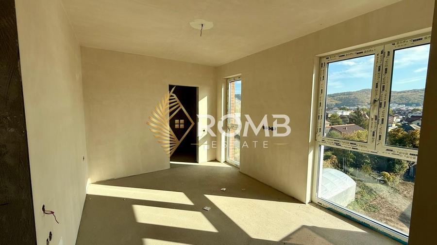 Apartament cu 3 camere decomandat în Florești