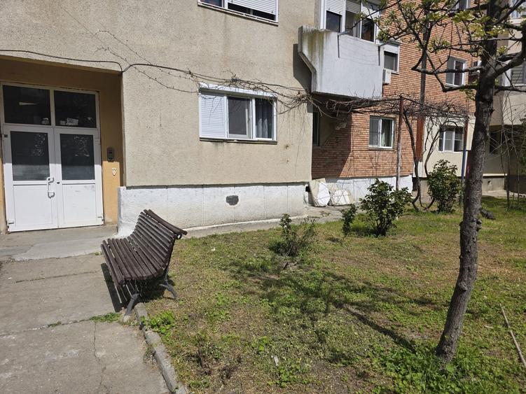 VAND sau INCHIRIEZ Apartament cu 2 Camere Decomandat Zona Ultra Centrala Langa Peco Mol - 4