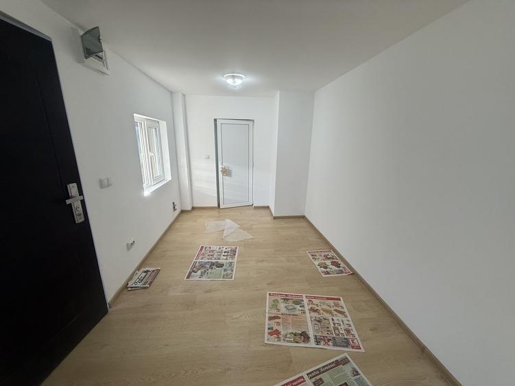 2 corpuri de Casă renovate + teren 125 mp Campina - 20