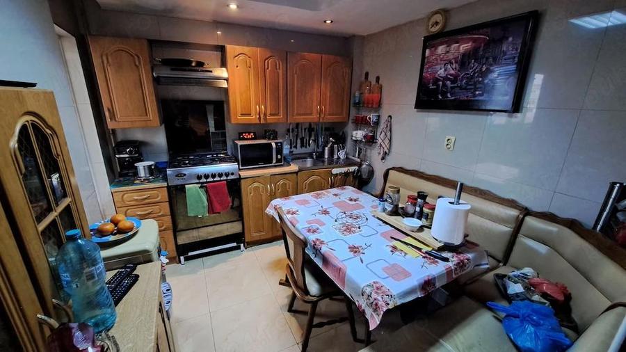 VAND Apartament 4 camere decomandate super amenajat Etaj 3 Oras Braila Vidin Tel - 6