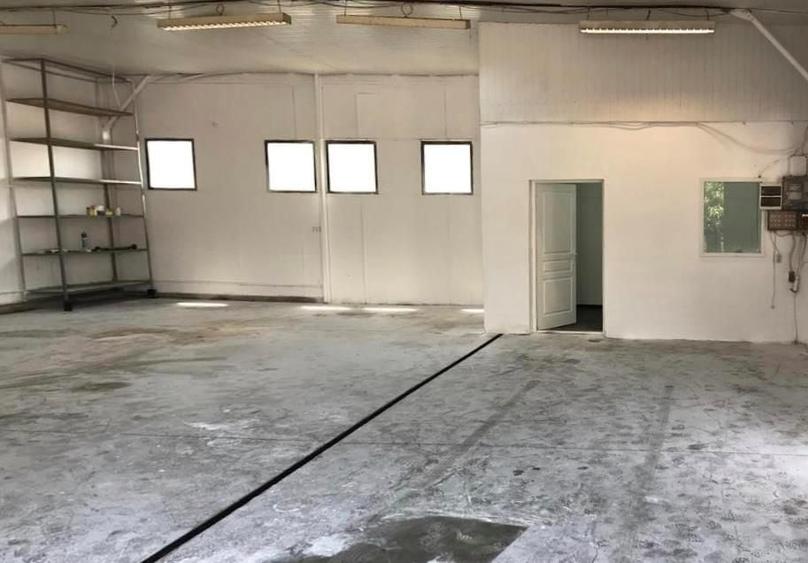 Spatiu industrial 200 mpTractorul - 2