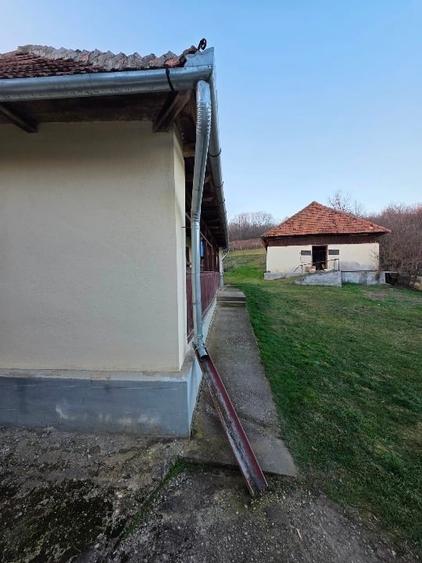 CASĂ CU TEREN  DE VÂNZARE ÎNTRO ZONĂ FRUMOASĂ SI LINISTITĂ - 8