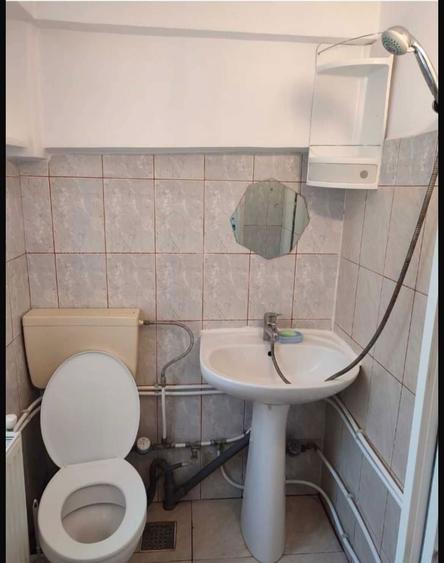 Inchiriez apartament cu o camera la casa - 2