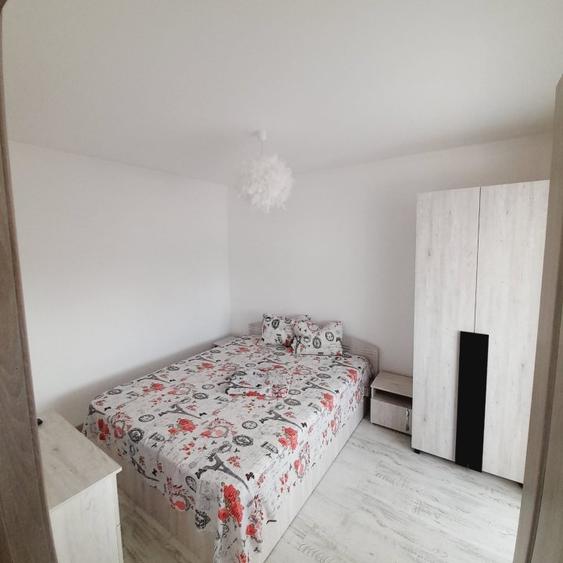 Apartament cu 3 camere semidecomandat, mobilat în Tomis Nord