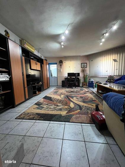 Casă cu 7 camere cu Teren 200 Mp în Vitan