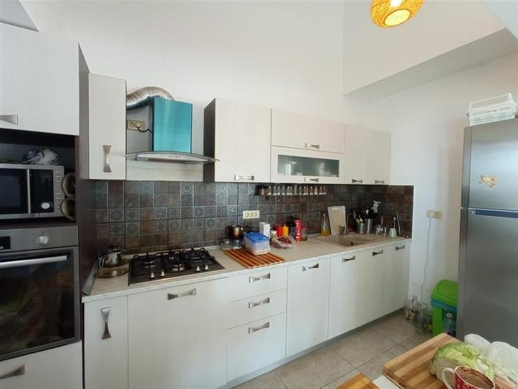 Apartament cu 5 camere decomandat în Copou