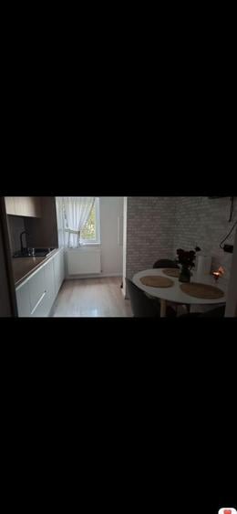 Apartament cu 3 camere decomandat în Calea București
