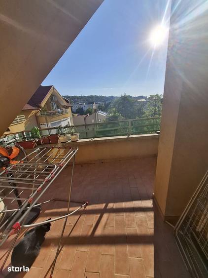 Apartament cu 2 camere decomandat în Podu Roș