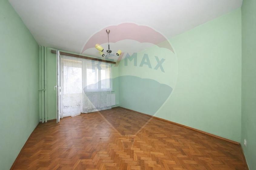 Apartament cu 3 camere decomandat, mobilat în Warthe