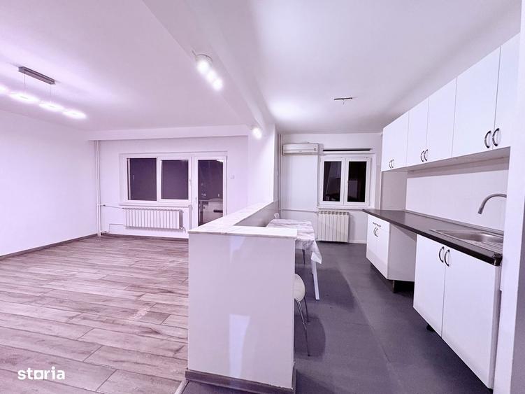 Apartament cu 3 camere semidecomandat în Tei