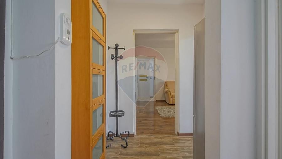 Apartament cu 3 camere semidecomandat în Nord