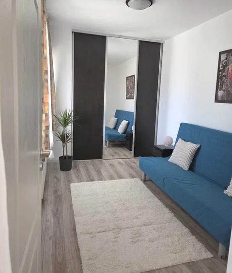 Apartament cu 3 camere semidecomandat, mobilat în Dămăroaia