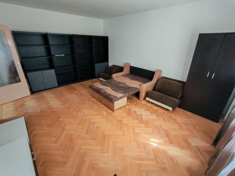 Apartament cu 3 camere decomandat, mobilat în Nerva Traian