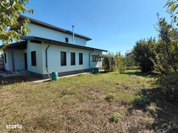Casă cu 4 camere cu Teren 663 Mp în Aroneanu