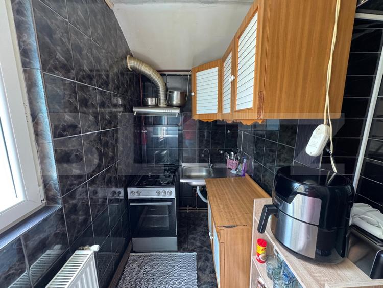 Apartament cu 3 camere decomandat, mobilat în Valea Rosie
