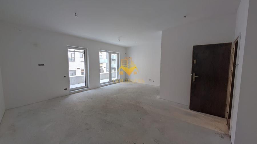 Apartament cu 4 camere semidecomandat, mobilat în Central