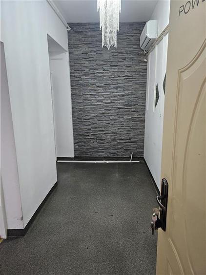 Casă individuală cu 20 camere cu Canalizare în Central