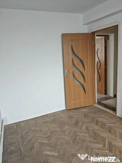 Apartament cu 3 camere decomandat în Peninsula
