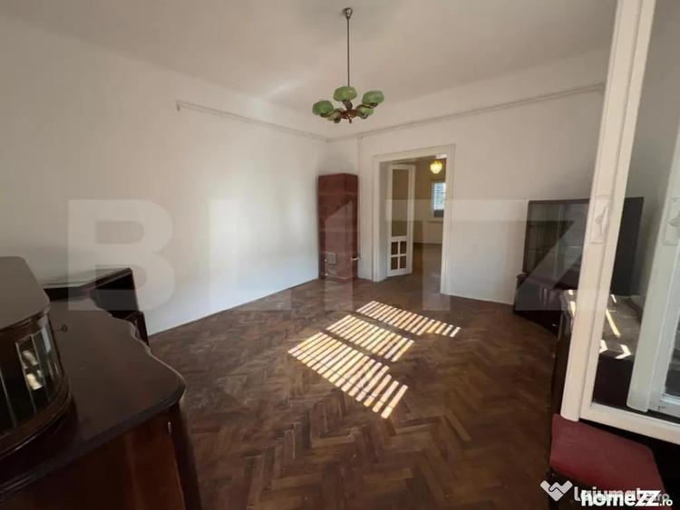Casă cu 6 camere cu Teren 700 Mp în 700