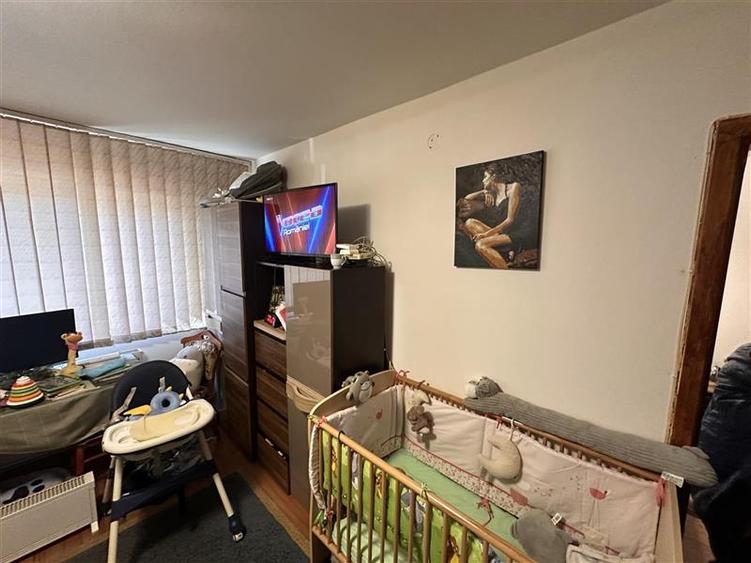 Apartament cu 2 camere nedecomandat în Girocului