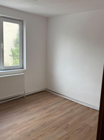 Apartament cu 3 camere nedecomandat în Exterior Vest