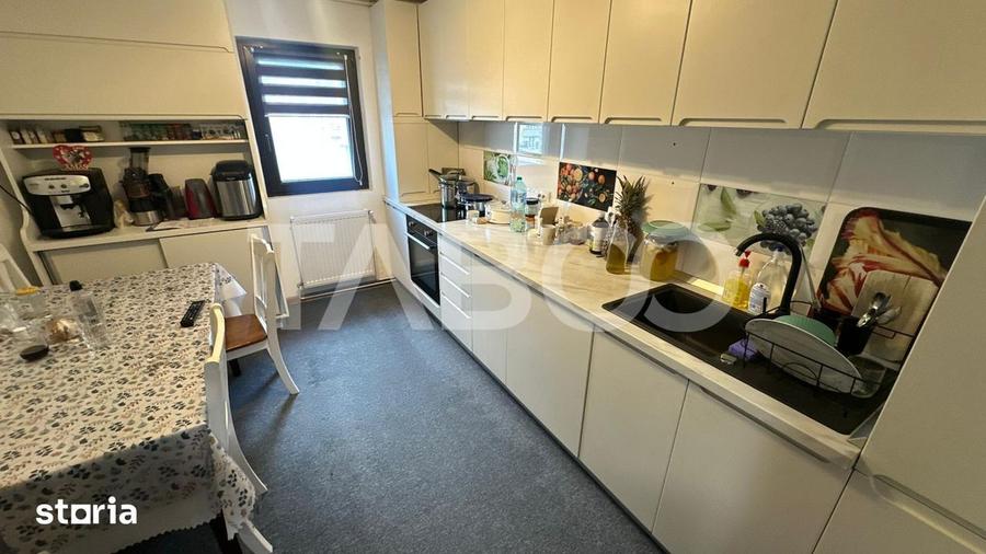Apartament 4 camere decomandat 2 bai pivnita zona Strand Sibiu - 12
