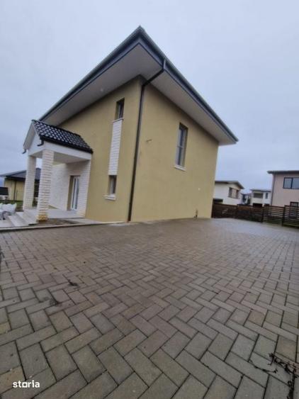Casă cu 4 camere în Dezmir